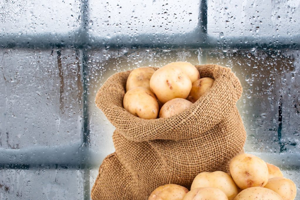 "10 trucuri secrete pentru a nu lăsa cartofii să încolţească! Vezi cum!"