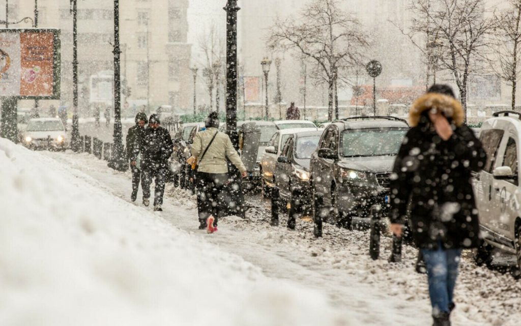 "Alertă! Zăpada paralizează Bucureștiul! Vezi cum te afectează!"