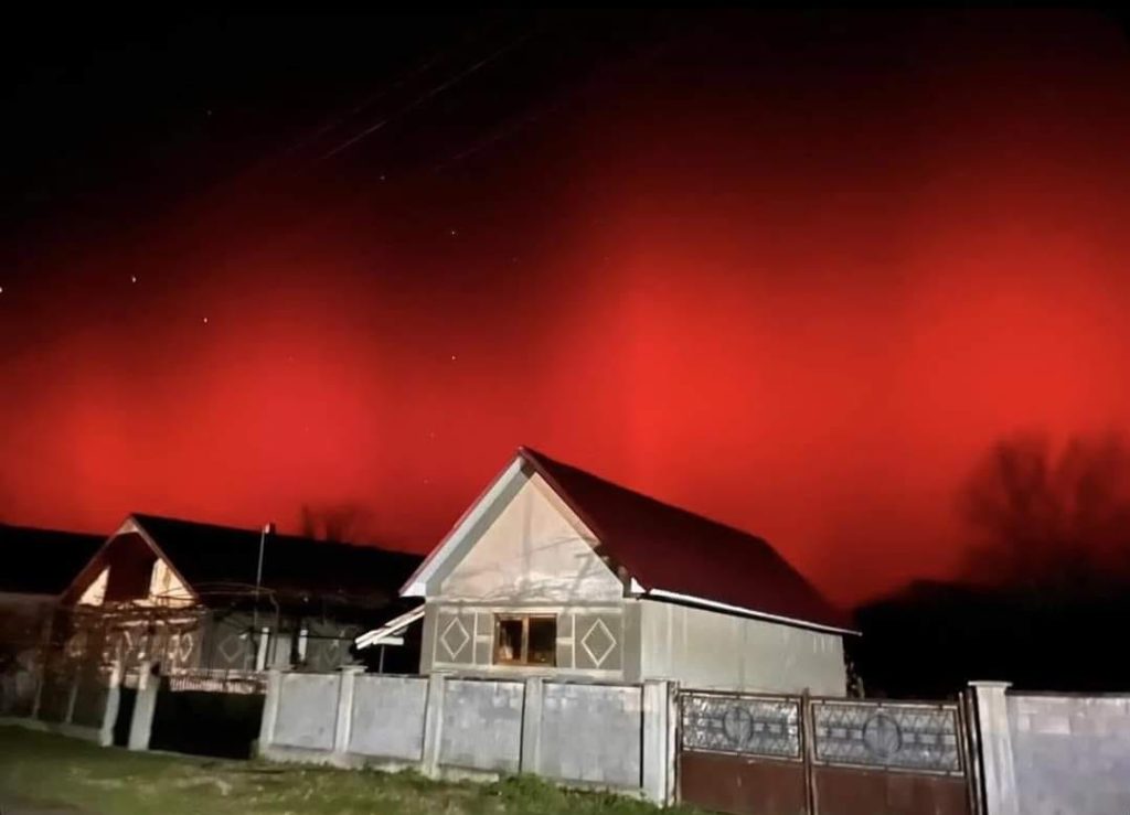 Aurora boreală, fenomenul magic care a fermecat România! Vezi imagini uimitoare!