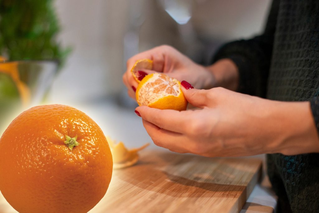 "Descoperă secretul uimitor pentru a mânca mandarine fără să le decojești cu mâna! Adio degete lipicioase!"