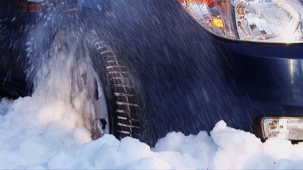 "Descoperă soluția secretă pentru mașina blocată în zăpadă! Nu credeți ce trebuie să faci!"