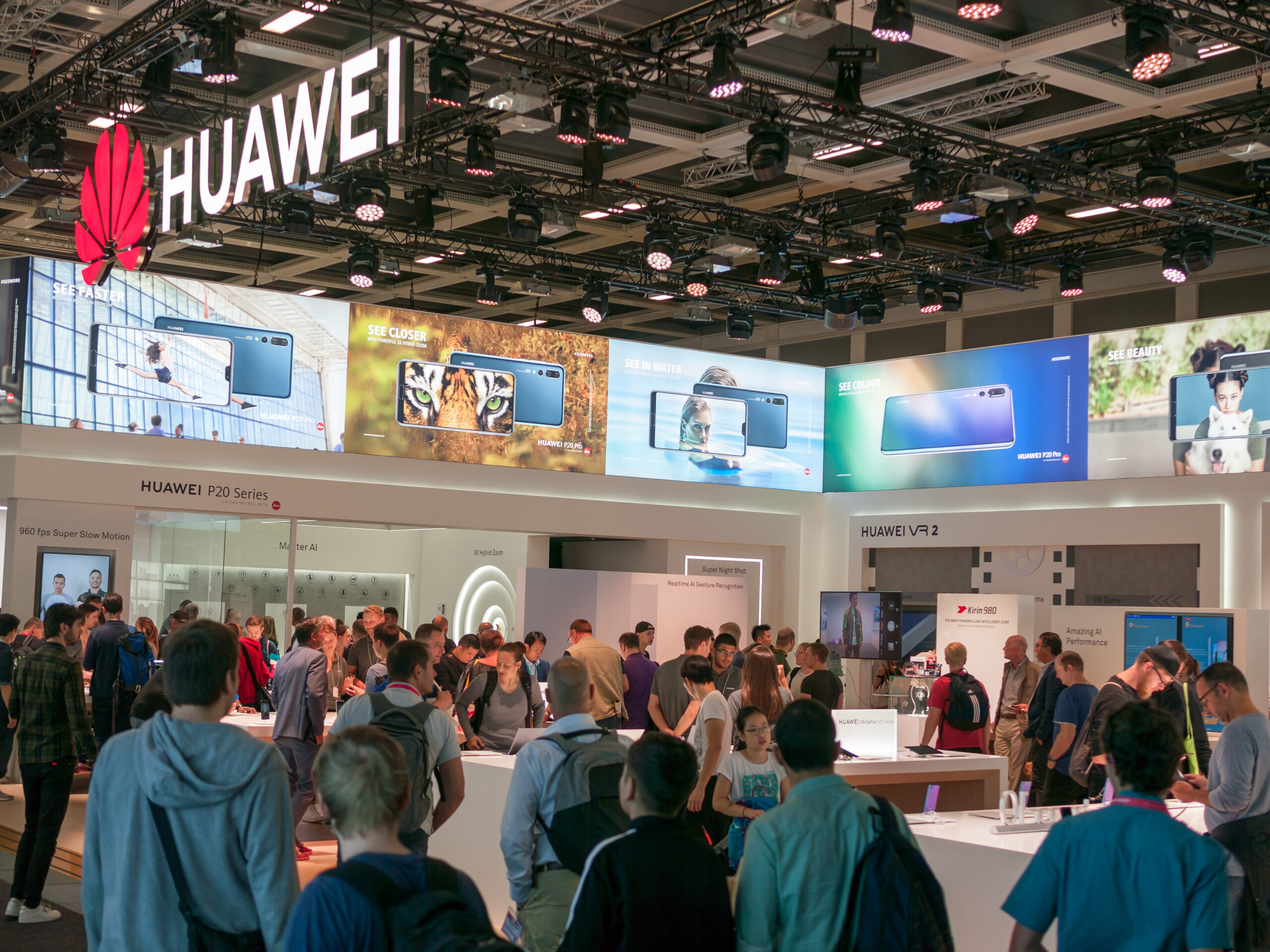 Planurile Huawei de a concura cu Nvidia în afacerile cu cipuri de inteligență artificială