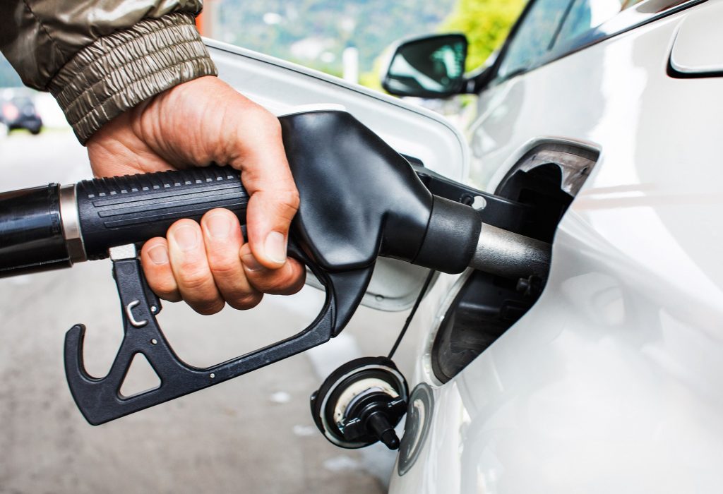 "Prețurile benzinei și motorinei au scăzut din nou! Descoperă cât costă un litru de carburant acum"