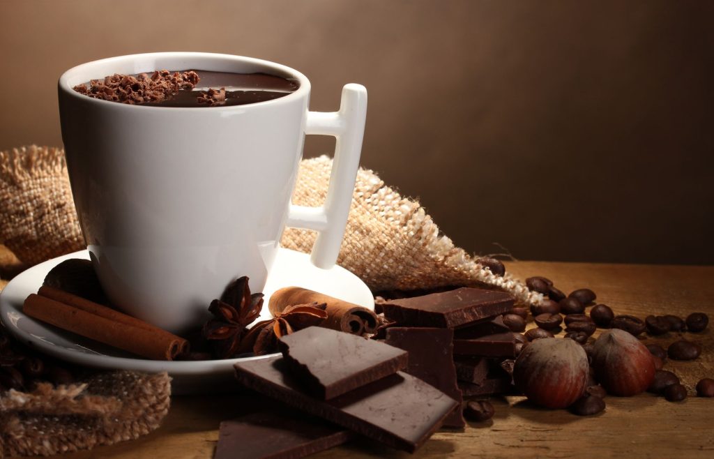 "Descoperă secretul ciocolatei calde la plic! Ingrediente surprinzătoare și varianta cea mai sănătoasă!"