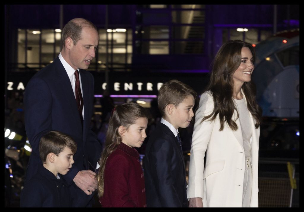 "Poza de Crăciun a lui Kate Middleton: Detaliul INCREDIBIL care a șocat pe toată lumea!"