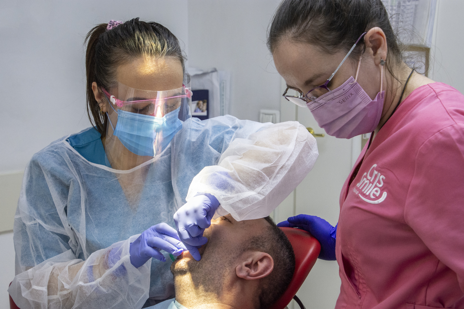 Cum să ai grijă de implantul dentar: sfaturi și recomandări – Importanța igienei orale după un implant dentar