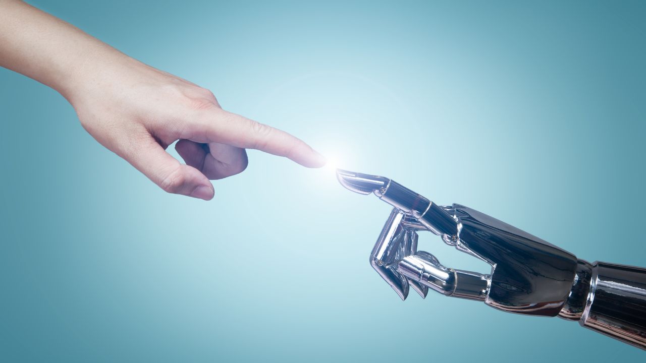 Mistral revoluționează dezvoltarea de software cu noul său model AI, Codestral